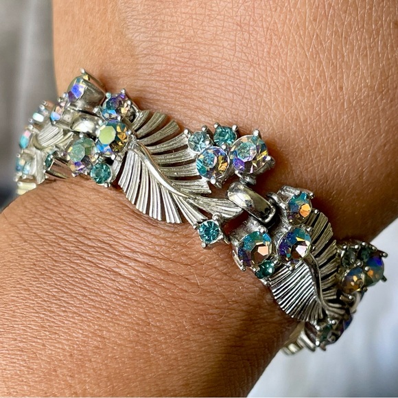 CROWN TRIFARI | Vtg | Blue Aurora Borealis (AB) Crystals Rhinestones 7" Bracelet - Picture 2 of 14